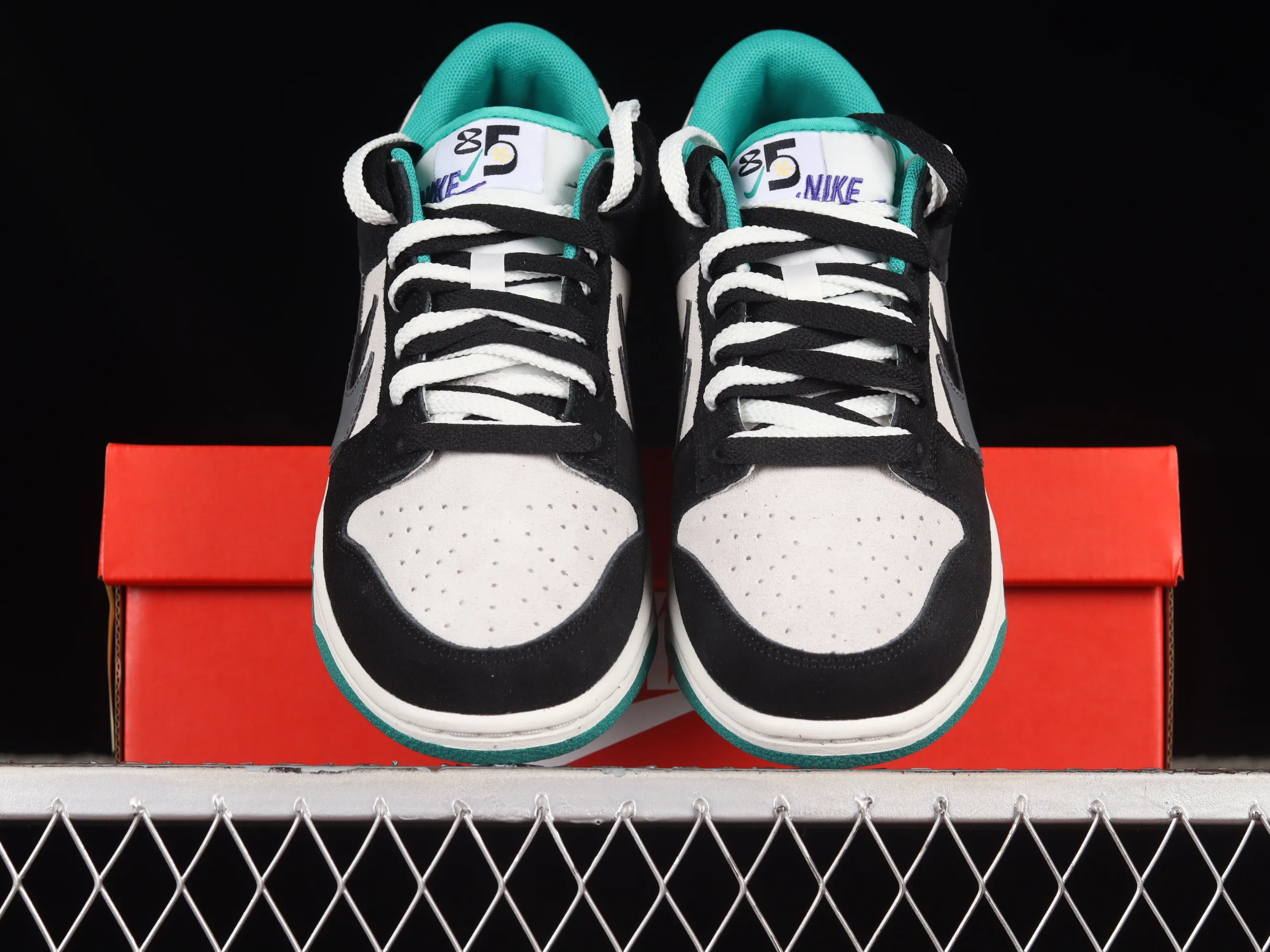 All categories Nk SB Dunk series Nk SB Dunk Low low-top sneakers Nk SB Dunk Low "85" black and gray double hook strap black and green SB low-top sports and leisure sneakers DO9457-133